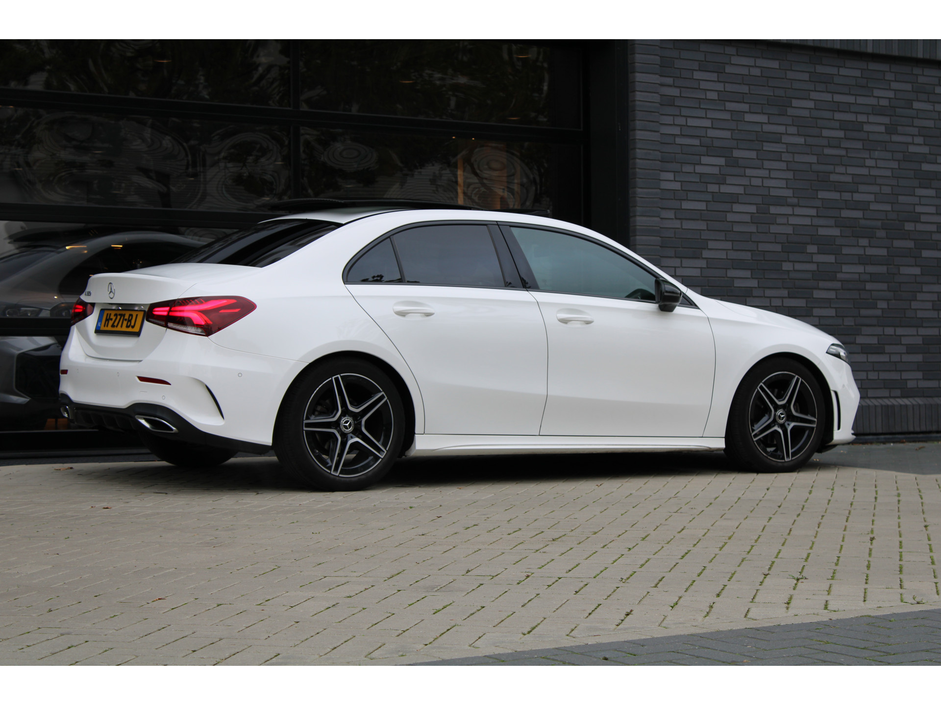 Mercedes-Benz A-Klasse 180 Business Solution AMG 48369799-7.jpg | ROS Automotive