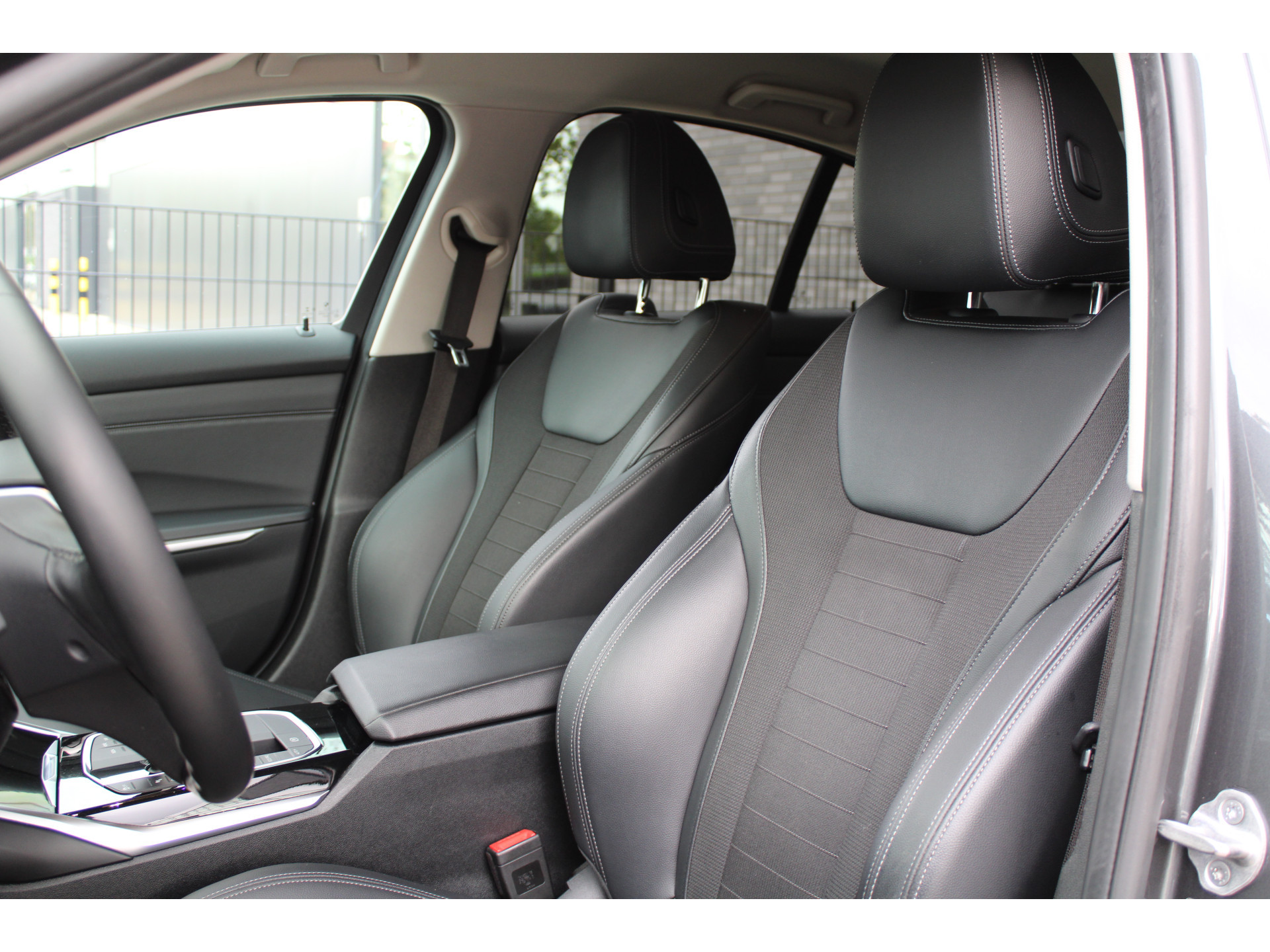BMW 3-serie 320i Executive Edition 48536514-24.jpg | ROS Automotive