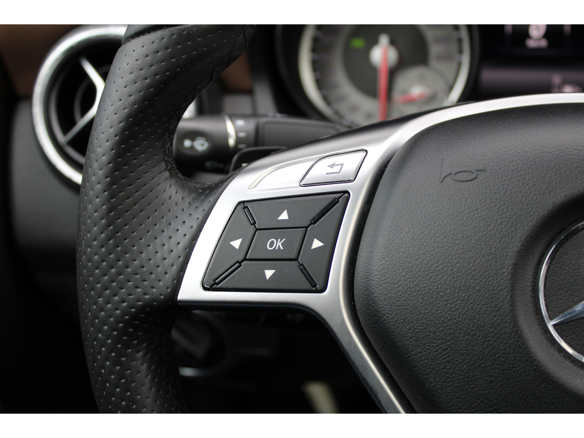 Mercedes-Benz CLA-Klasse 180 Ambition 48547670-19.jpg | ROS Automotive
