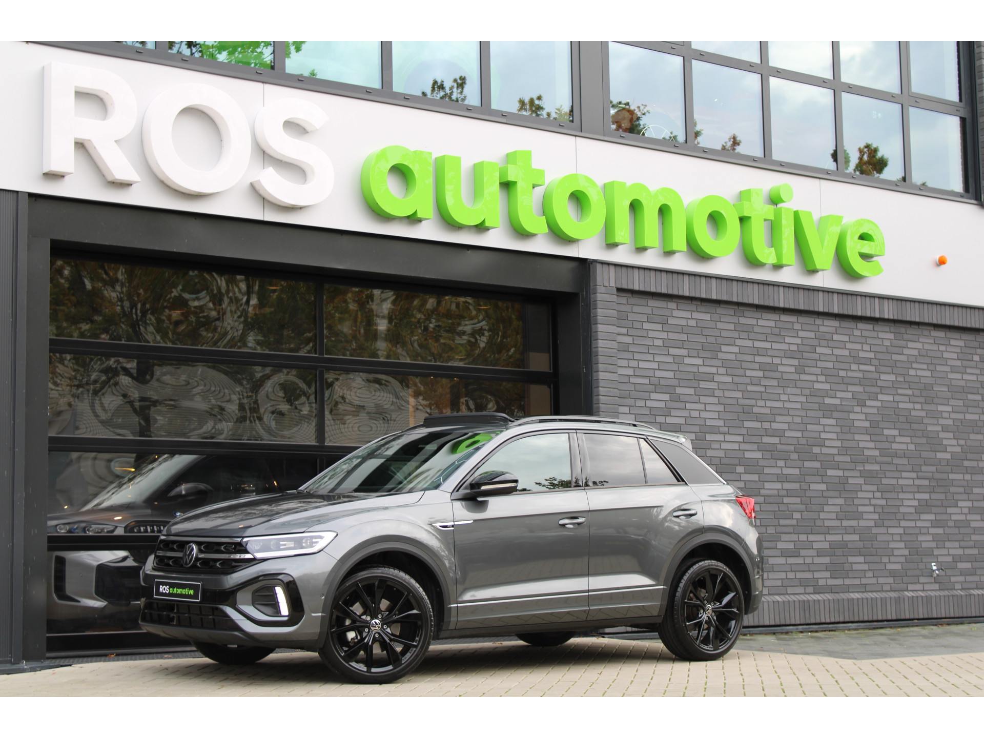 Volkswagen T-Roc 1.5 TSI R-Line 48749097-0.jpg | ROS Automotive