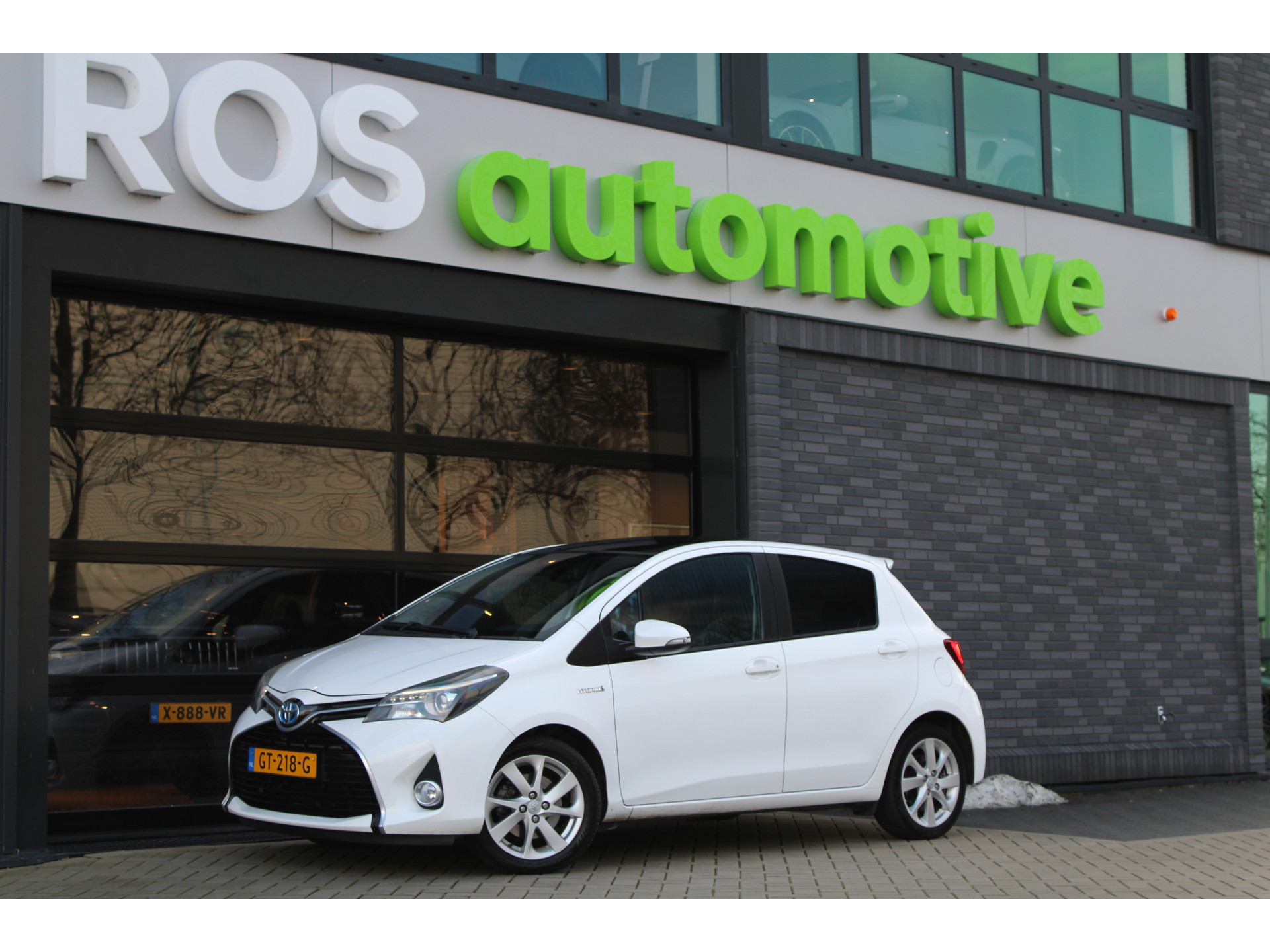 Toyota Yaris 1.5 Hybrid Dynamic 50568239-0.jpg | ROS Automotive
